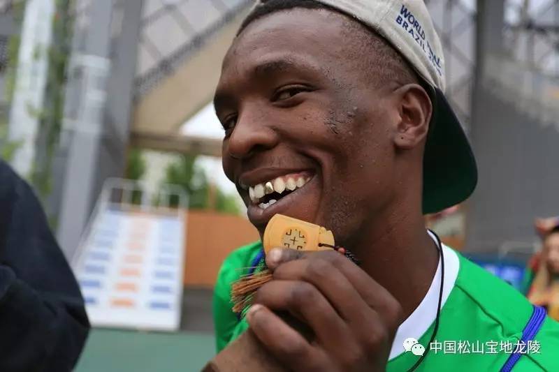 2022世界杯足球宝贝服装,世界杯上足球宝贝现身