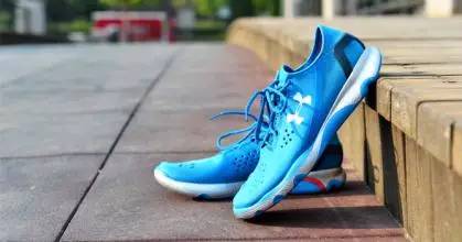 耐克阿迪达斯鞋和亚瑟士,阿迪达斯和耐克亚瑟士哪个好