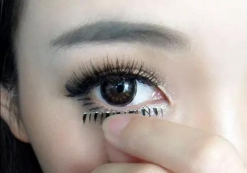 刷睫毛跟不刷差距好大呀!交给你,你不知道刷睫毛的技巧。