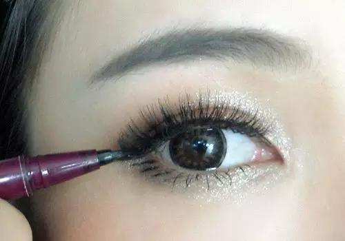 刷睫毛跟不刷差距好大呀!交给你,你不知道刷睫毛的技巧。