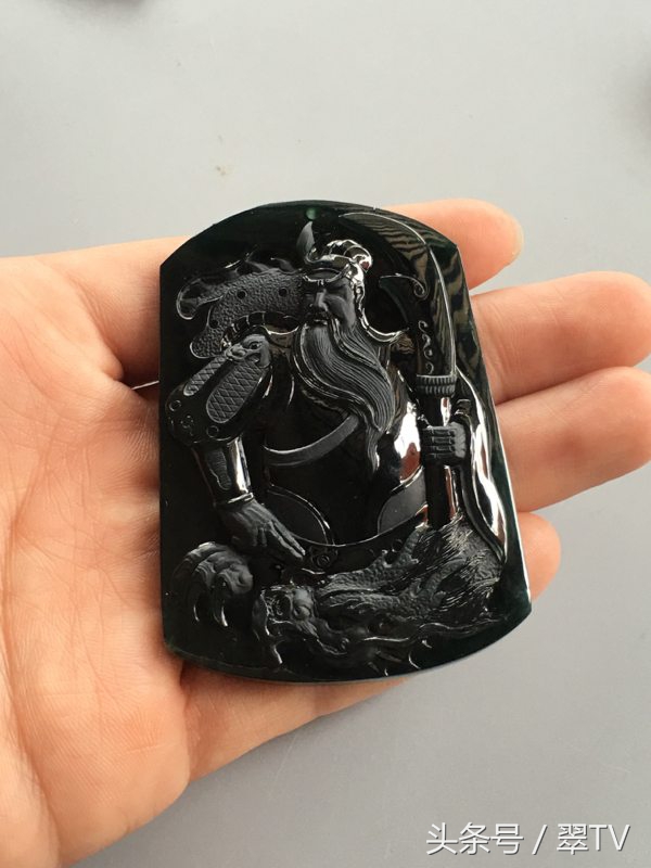 假如用珠宝翡翠来打游戏，卡牌：人头可以送，技能不能放