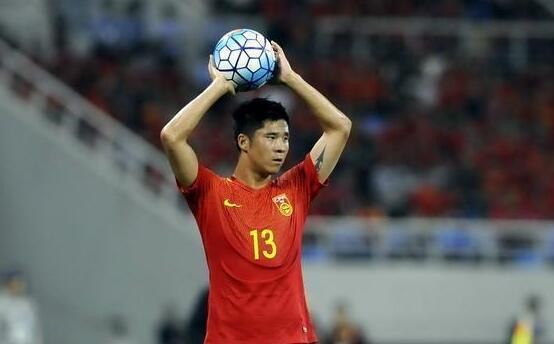 18强赛国足分组前瞻董路,董路足球小将战巴萨0比9