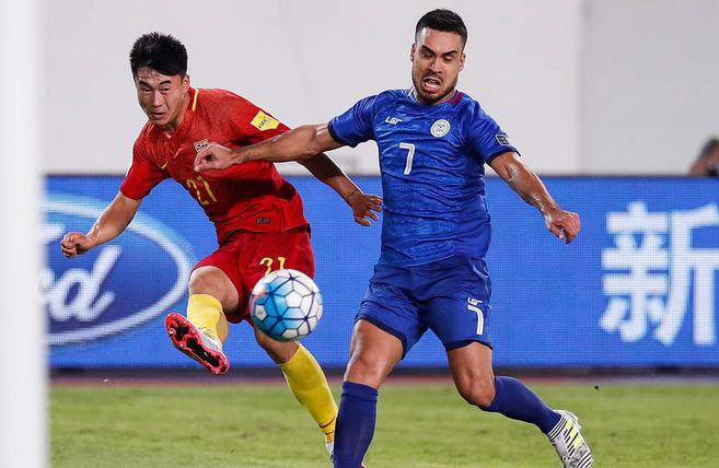 国足3比1战胜叙利亚里皮,国足进球后球迷激动