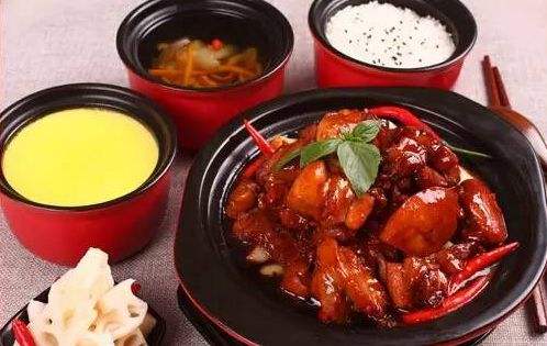 让顾客愿意成为回头客的餐厅，看看瓦罐中式快餐是怎么做到的？