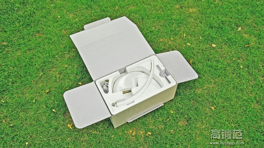 台灯与音箱的艺术合体—Nillkin幻影MC4无线台灯音箱