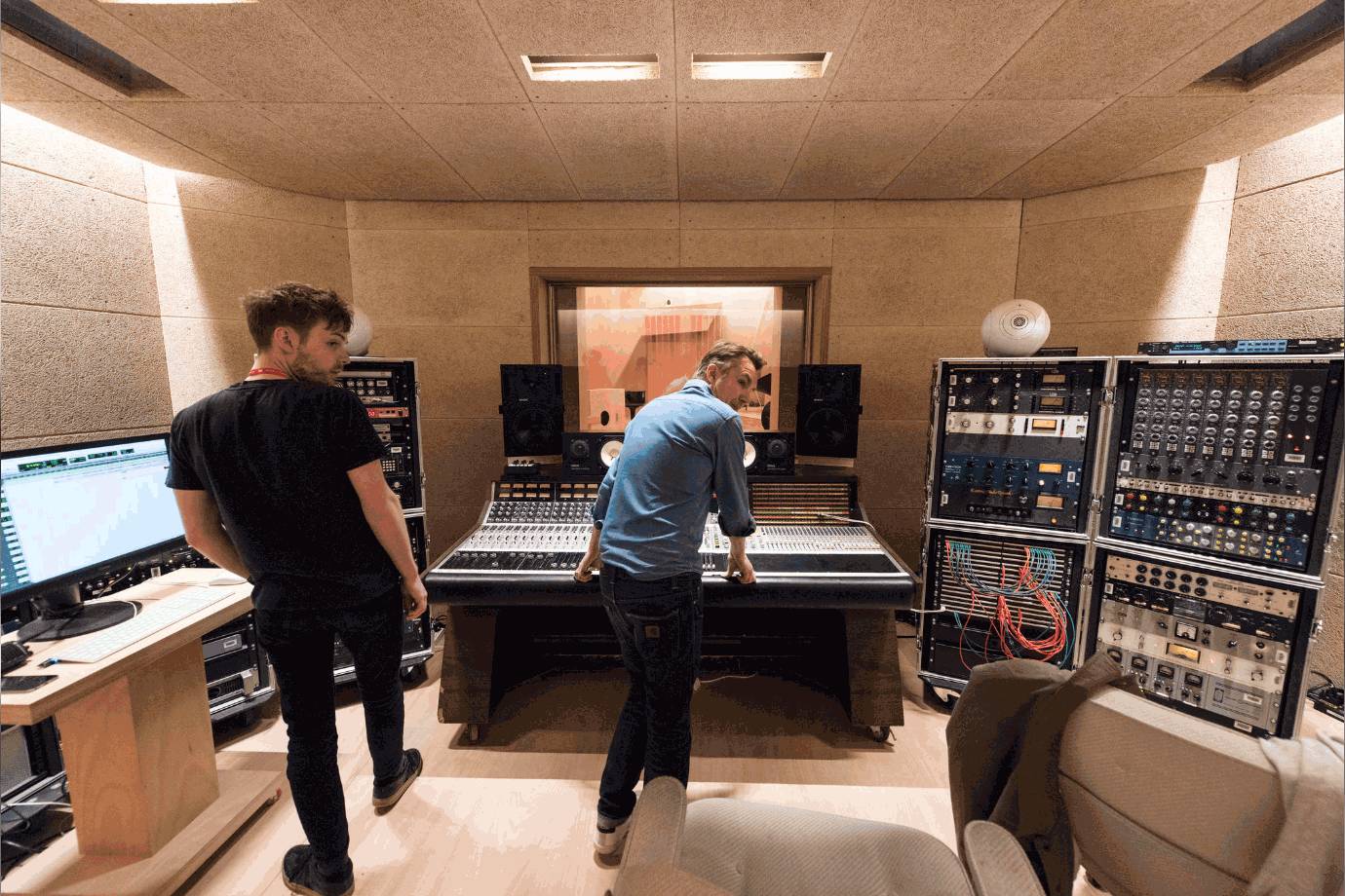 把录音棚搬到威尼斯双年展,办了一场全世界都能听到的音乐会