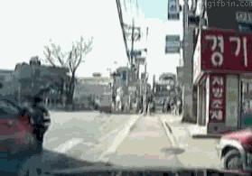 车祸动态图集锦（3）之死里逃生