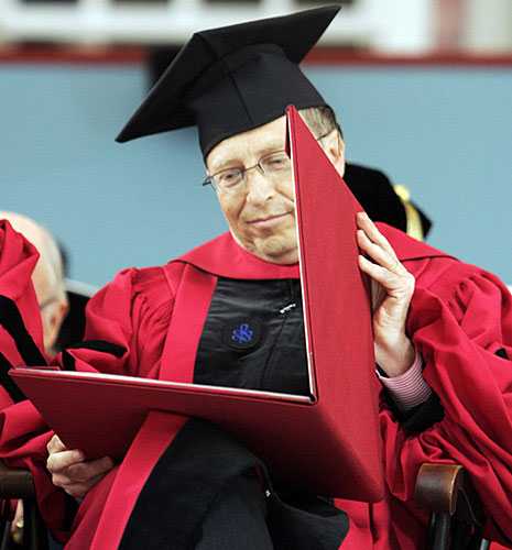 乔布斯比尔盖茨演讲,乔布斯比尔盖茨谁先成功