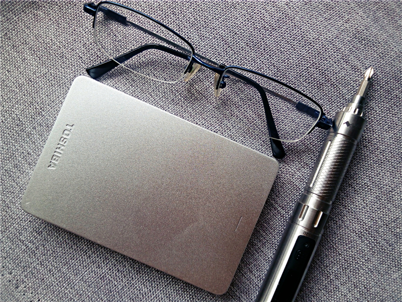 东芝移动硬盘新小黑a52TB评测,东芝2.5寸硬盘评测