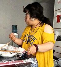 姑娘也是心大，用来洗下面的东西也要喝