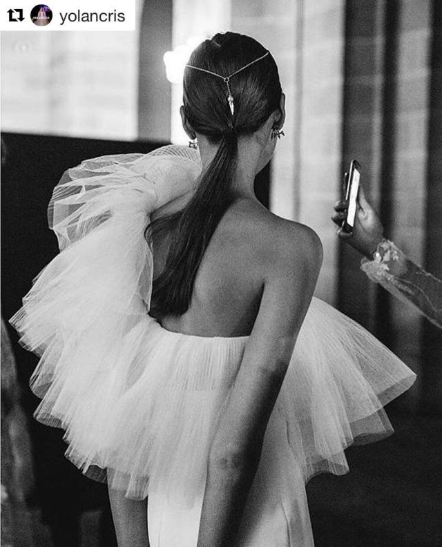 网袜加牛仔裤还是让杨幂穿吧，我只能接受唐嫣美美的珍珠~