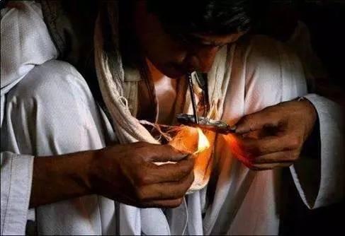 通过什么判断吸毒,通过什么可以判断毒品成分