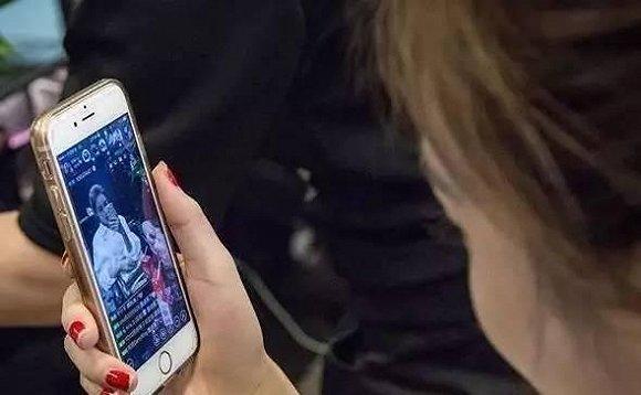 直播电商的趋势和痛点 (直播电商的独特优势和劣势)