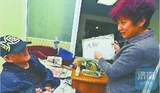 她照顾孤寡老人30年为120人送终,数十年如一日帮扶孤寡老人