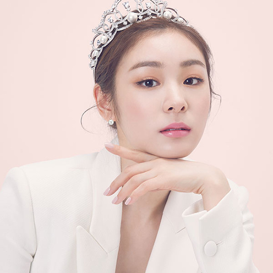 网袜加牛仔裤还是让杨幂穿吧，我只能接受唐嫣美美的珍珠~