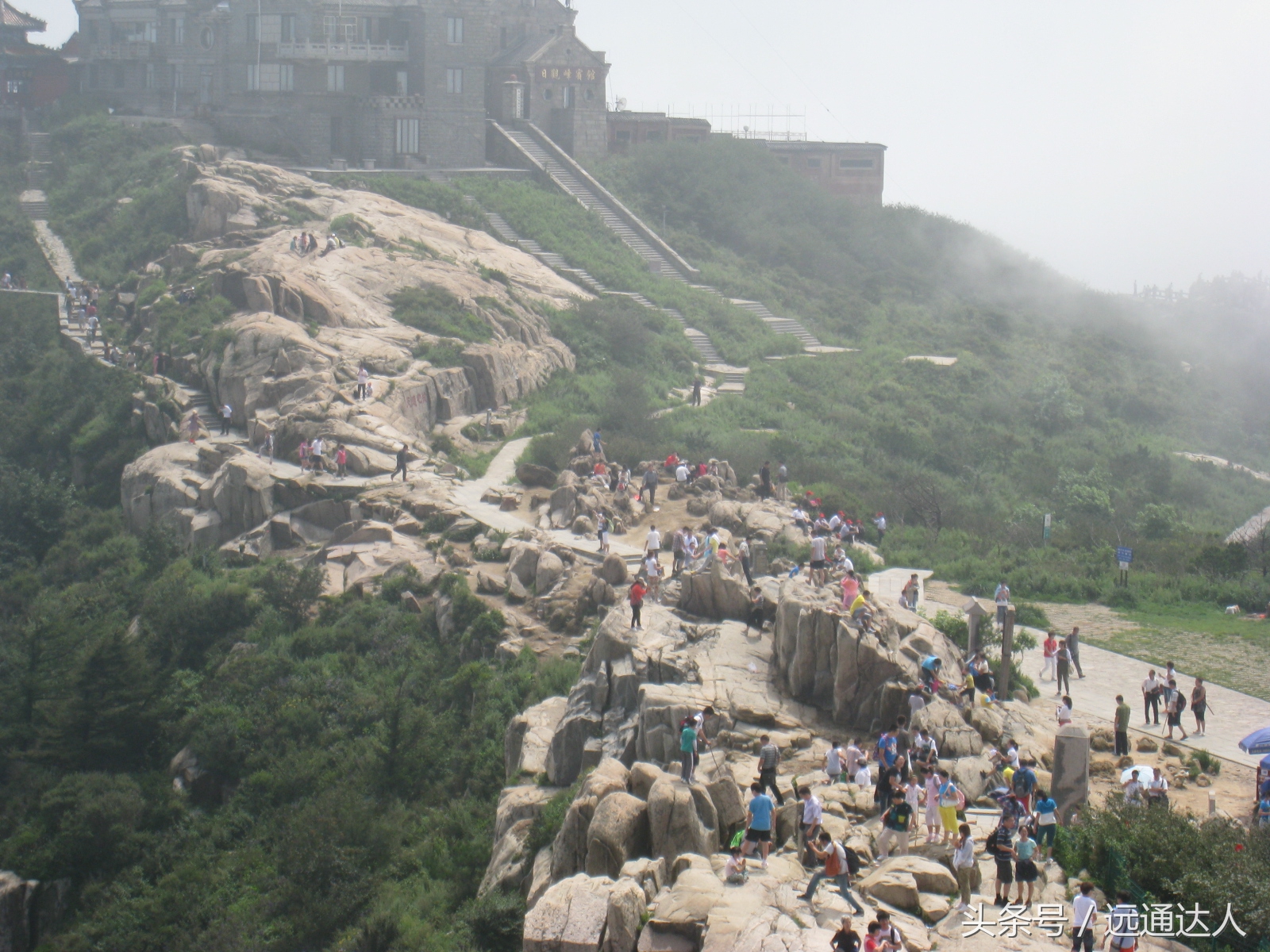 身为泰安人第一次爬泰山,陪爷爷爬泰山感慨朋友圈