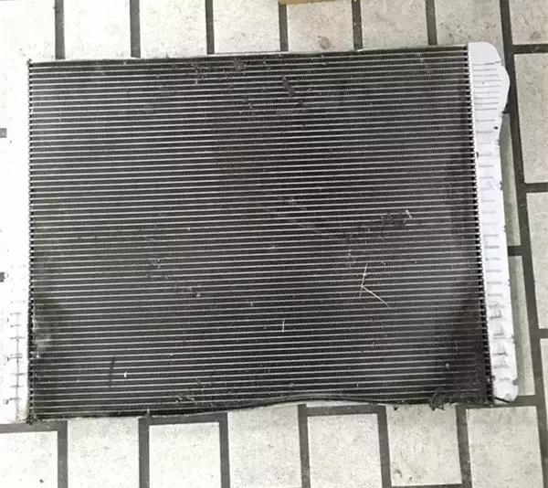 宝马5系玻璃壶漏水,宝马5系车门底下漏水