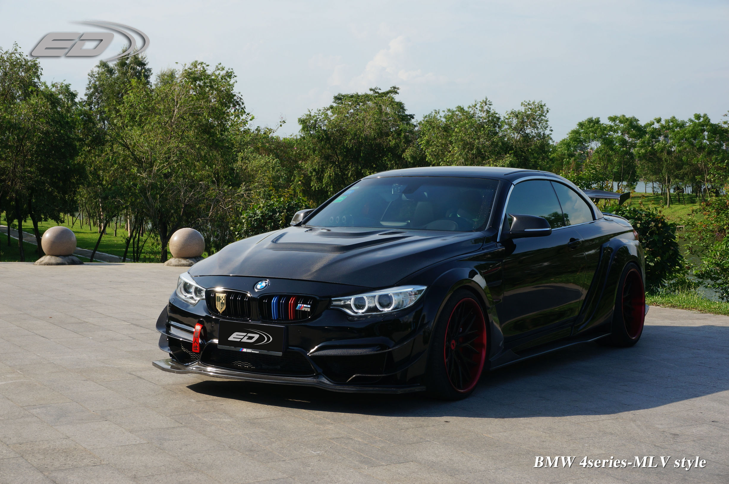 极速蓝宝马4系敞篷,21款宝马4系敞篷展示