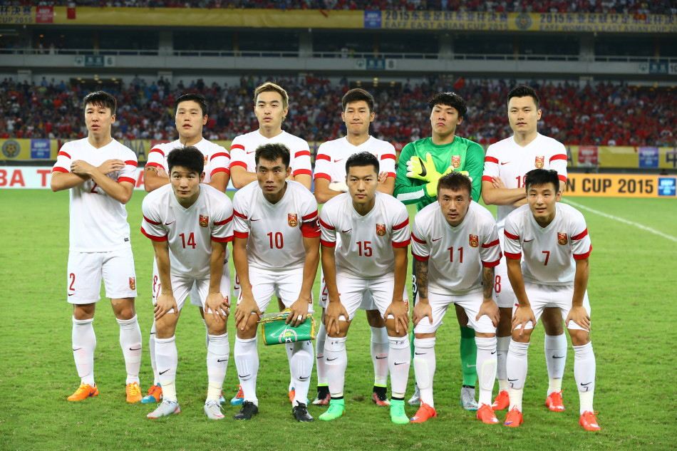 郎平与女排队员拥抱告别,郎平朱婷联手出击