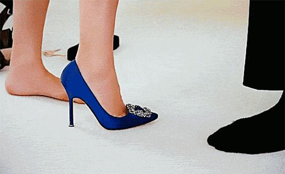 教你一招新鞋磨脚怎么办,刚买的新鞋后跟磨脚怎么办