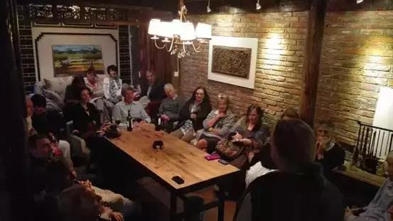 这对60后夫妻不惜卖掉公司，只为一间100多岁的白族老宅，连剑桥教授、《国家地理》都被他们吸粉