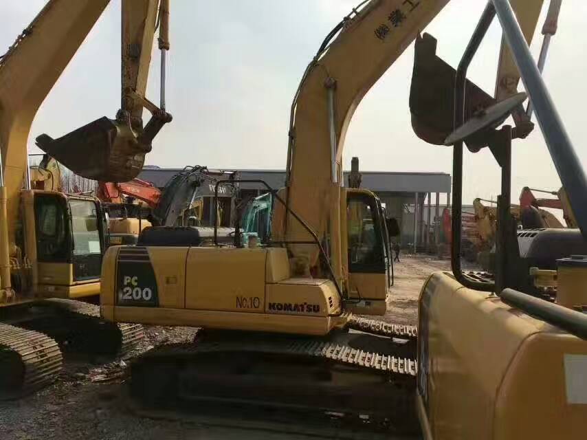 二手挖掘机分析,二手小松110挖掘机