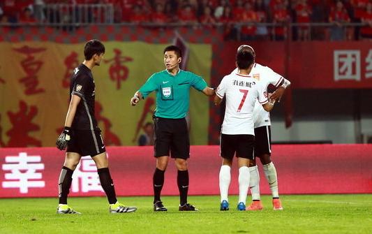 王迪中超争议判罚,中超裁判王迪深度解析