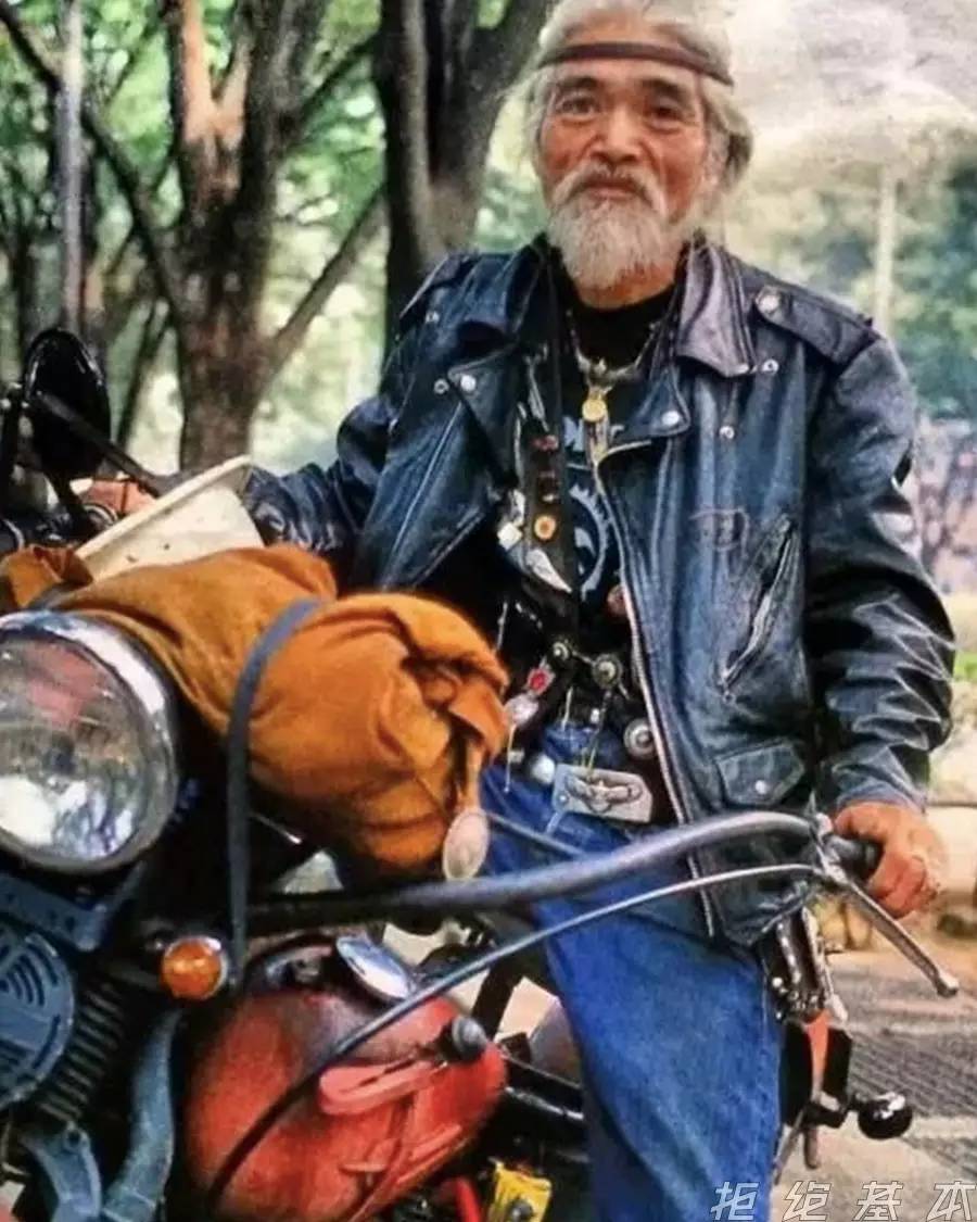 管他是羽毛还是叶子，一块银坨子凭什么比金还贵？