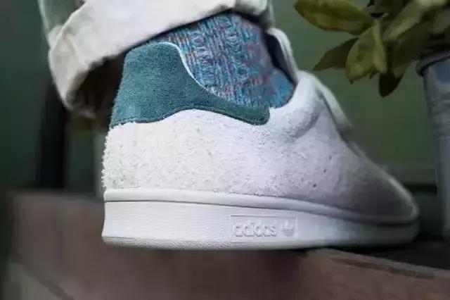 帆布面、皮革面、网状面估计你都有了,今天和你聊聊麂皮鞋