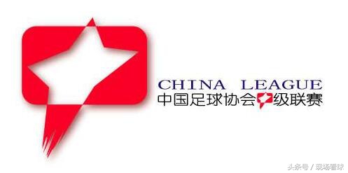 雨中足球比赛,雨中进行足球比赛