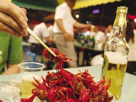 龙虾吃多了一定会痛风吗,龙虾吃多了会有痛风吗