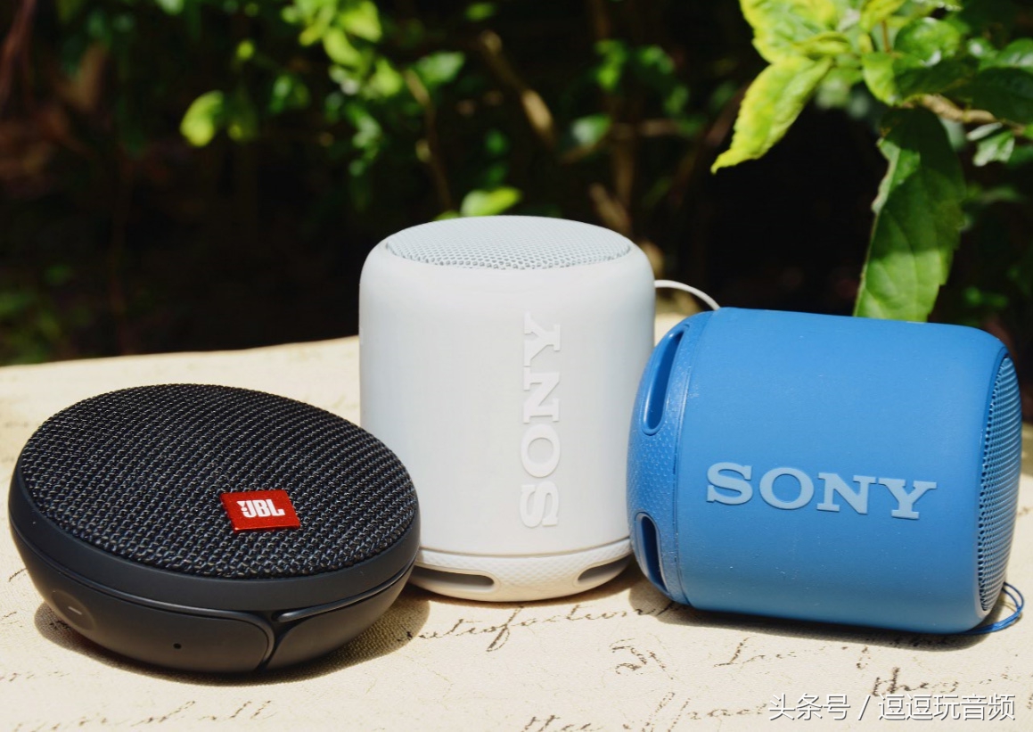 向超便携宣战索尼蓝牙音箱SRS-XB10对比JBLCLIP2