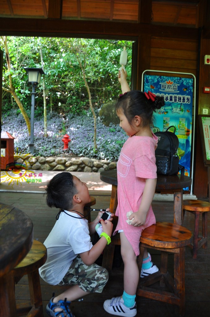 跟着大海去旅行三亚,记录旅行时光娃带老妈三亚看海