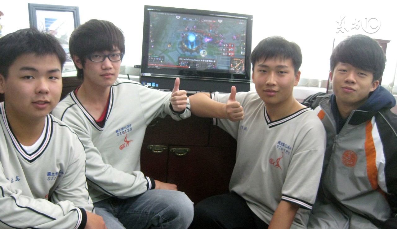 当你开黑时假装喜欢男的,lol开黑遇到什么有趣的事情