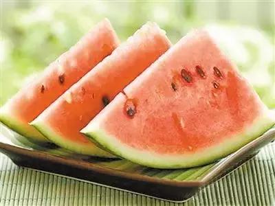 这两种水果不能多吃对身体危害大,这些水果不能乱吃小心有副作用