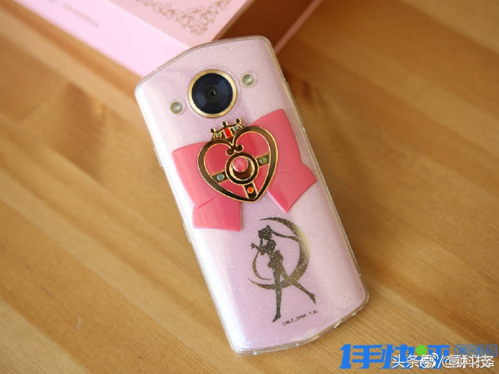 这款手机国外售价高达1万美元！网友感慨：太给国产手机长脸啦！