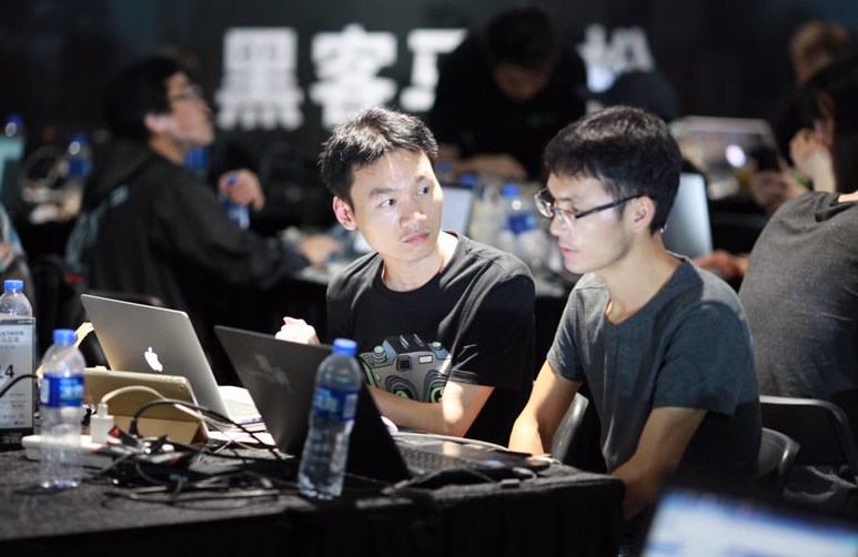 机器人Loomo黑客马拉松首次落地深圳Roadshr导购机器人夺冠