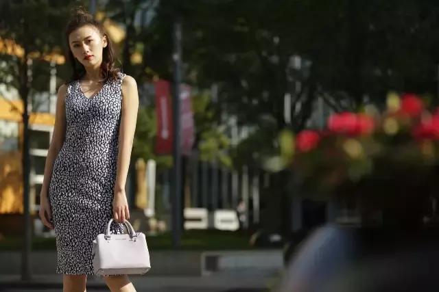 买奢侈品犒劳自己,买件礼物犒劳犒劳自己