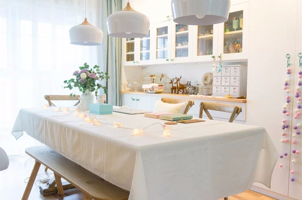 餐桌上盖一条布实用吗,为什么餐桌上要铺一块布