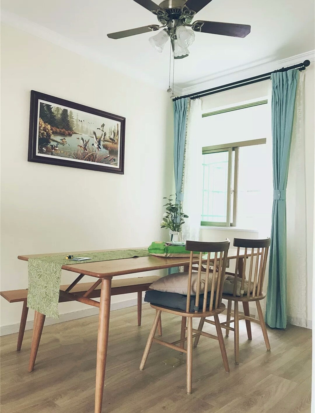 餐桌上盖一条布实用吗,为什么餐桌上要铺一块布