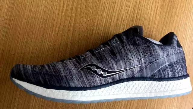 爆米花鞋底的特点,爆米花鞋底为什么像泡沫