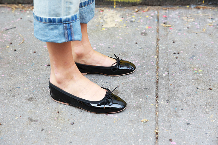 下周穿什么,如何将平底鞋穿得时髦又显腿长