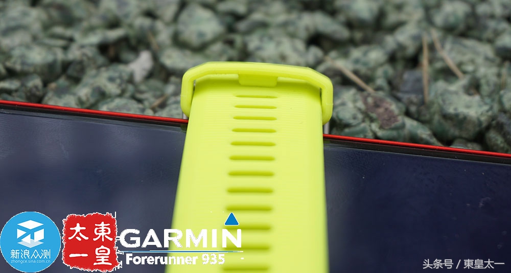 续航能力超长的运动手表,佳明935与watch4