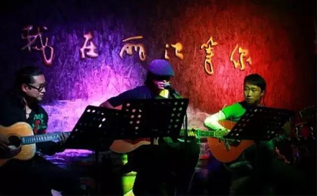 丽江这些有故事的小店,和那些江湖中的人!