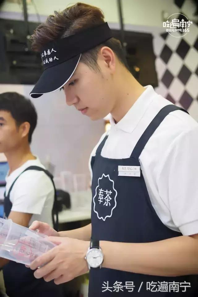 南宁火爆的网红奶茶,南宁9.9元2杯网红奶茶