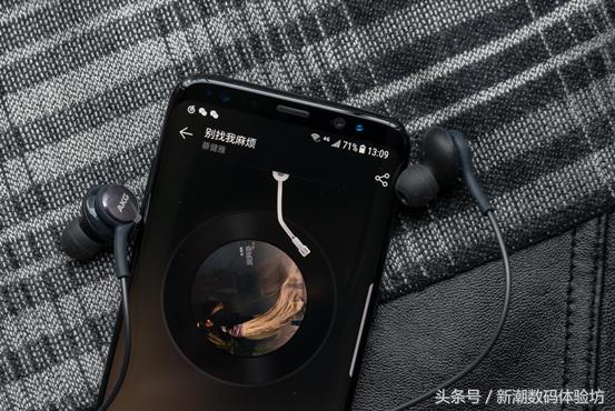 三星s8自带的akg耳机怎么样,三星s8与s8轻奢