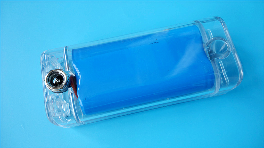 行进、踢球、摇头晃脑样样行，DIY、编程、智能交互个个棒