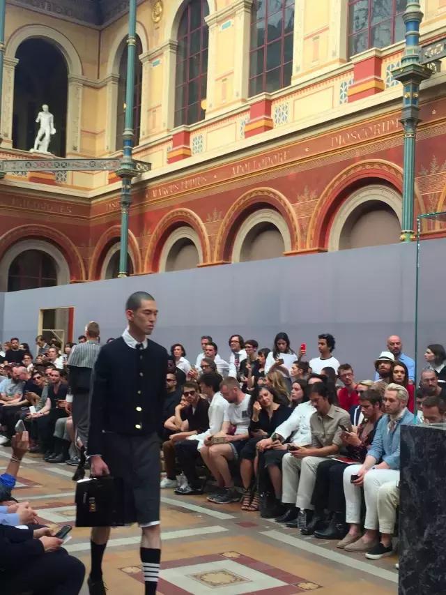 vetements摆烂短袖,vetements新款bomber