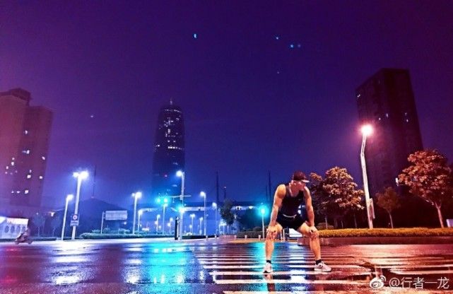 一龙打硬功,一龙成名铁头功