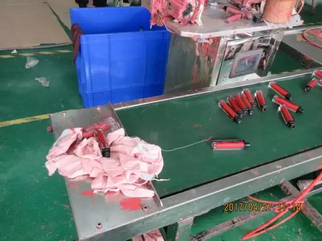 惊心!你高价代购的资生堂、欧莱雅、倩碧可能是假的!化工桶装满不知名原料,成本仅几毛钱!